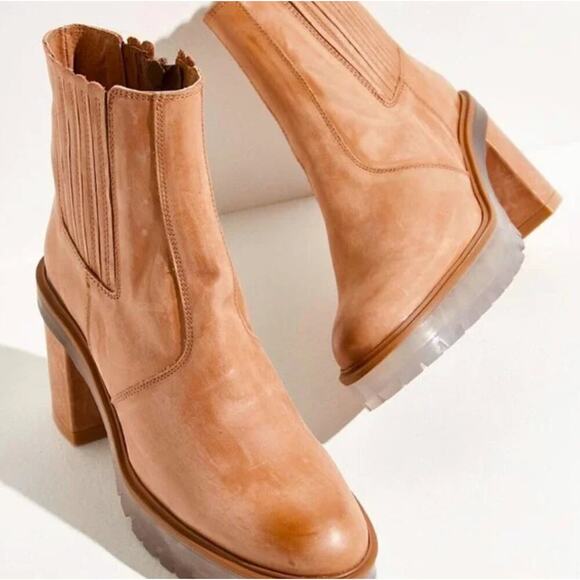 Free People Shoes - Free People James Chelsea Tan Leather Block Heel Boot EU 39 US 9